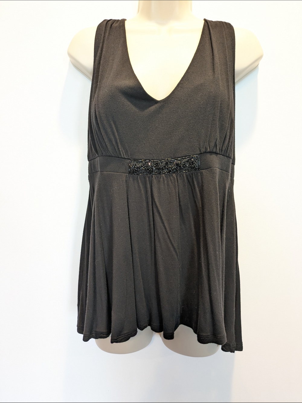 Daisy Fuentes Black Beaded Empire Waist Sleeveless V-Neck Tank Large